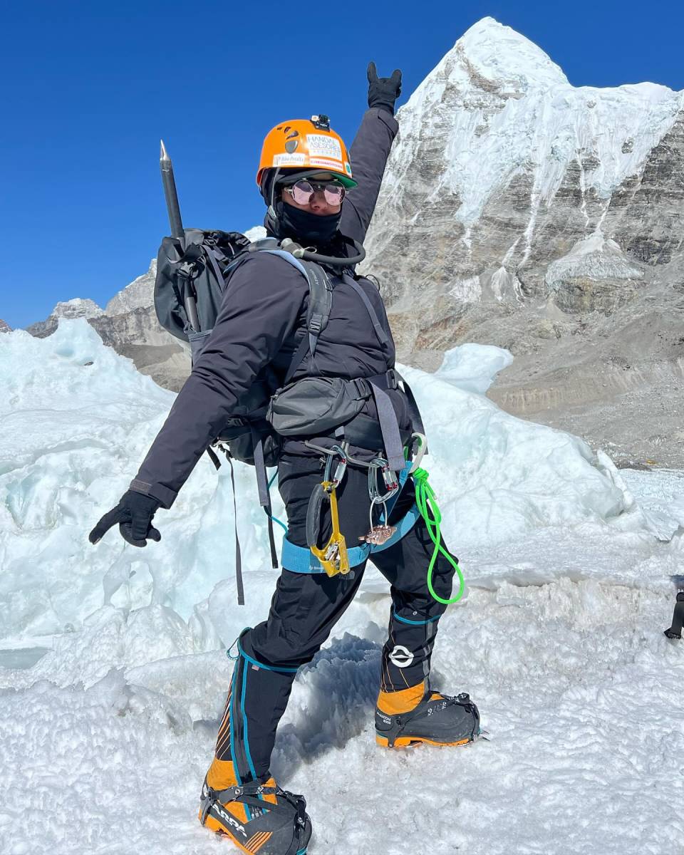 “Cada paso que he dado hasta ahora me ha ido transformando, no solo por lo que mis ojos han podido apreciar o por lo que mi cuerpo ha tenido que experimentar en cada ascenso, si no por todos los pensamientos con los que me he enfrentado aprendiendo a desechar los que no me sirven y concentrarme en los que son verdaderos y puros aquellos que me convierten en la persona que quiero ser”, expresó en sus redes sociales.