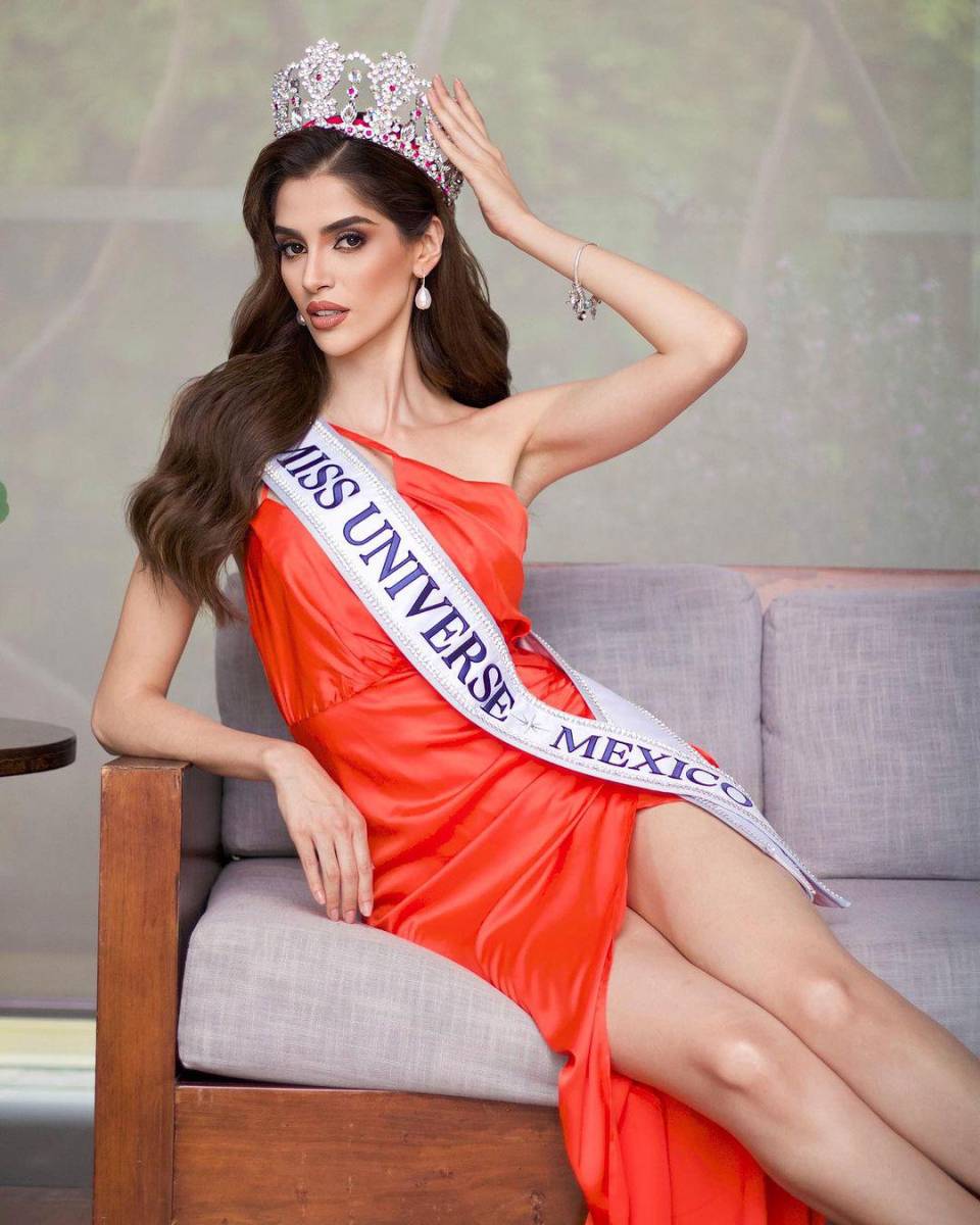 <a rel="nofollow noopener noreferrer" href="https://www.instagram.com/melissafloreg/" target="_blank">Melissa Flores</a>, la bella y escultural representante de México, estudió Psicología y, en este 2023, concluyó sus estudios y un diplomado en Liderazgo y Proyección de Imagen Profesional.