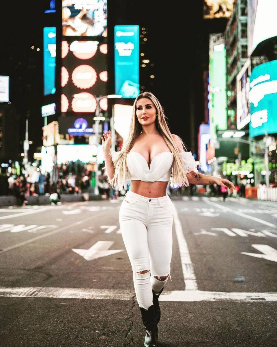 Comenzó su carrera en el modelaje durante sus años universitarios, alcanzando la fama rápidamente. En la actualidad, su contenido estaba relacionado con la moda y su estilo de vida.