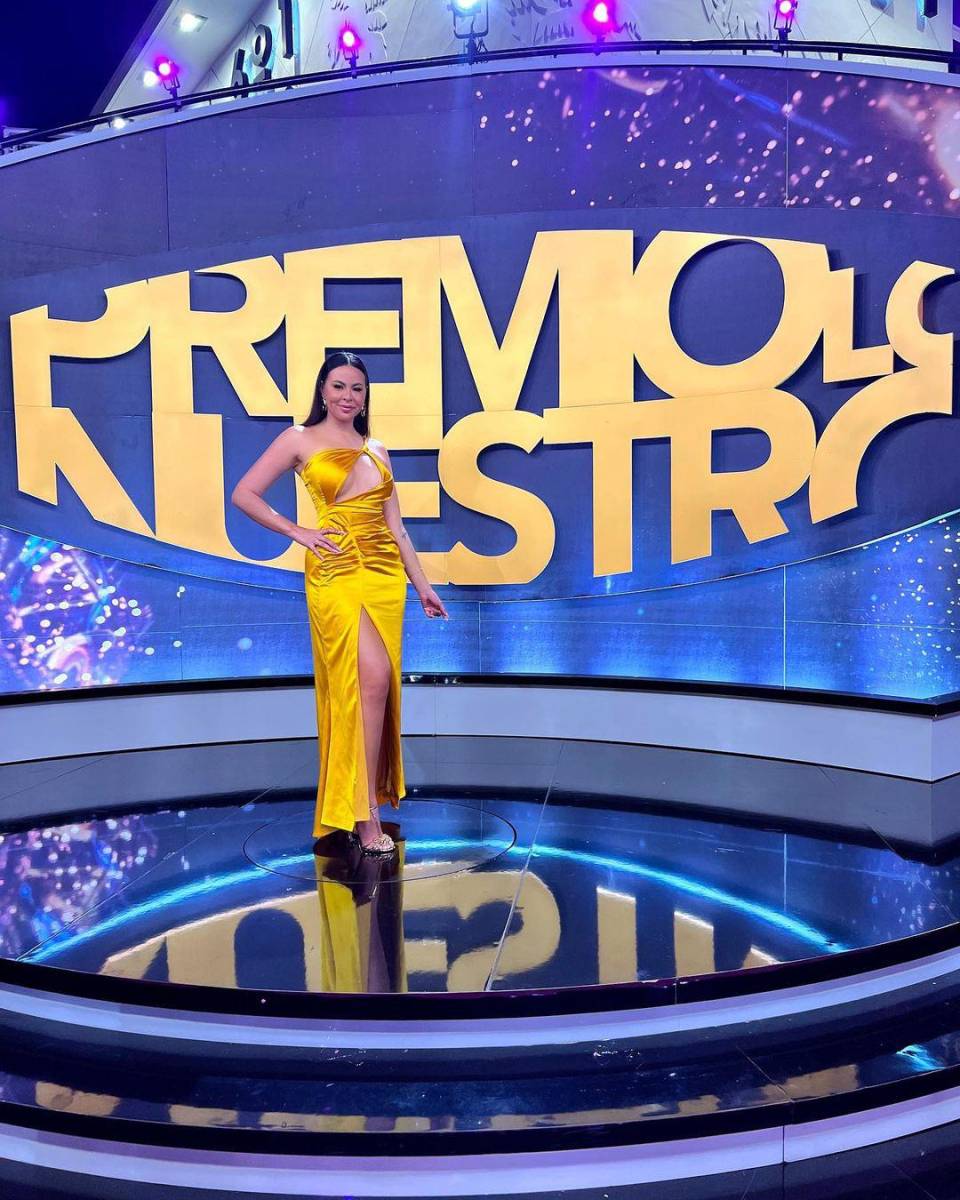 <b>Ana Alvarado, “Lipstickfables”</b>La influencer y empresaria hondureña se presentó a los premios con un espectacular vestido amarillo con escote asimétrico en la parte del busto y abierto en una pierna.