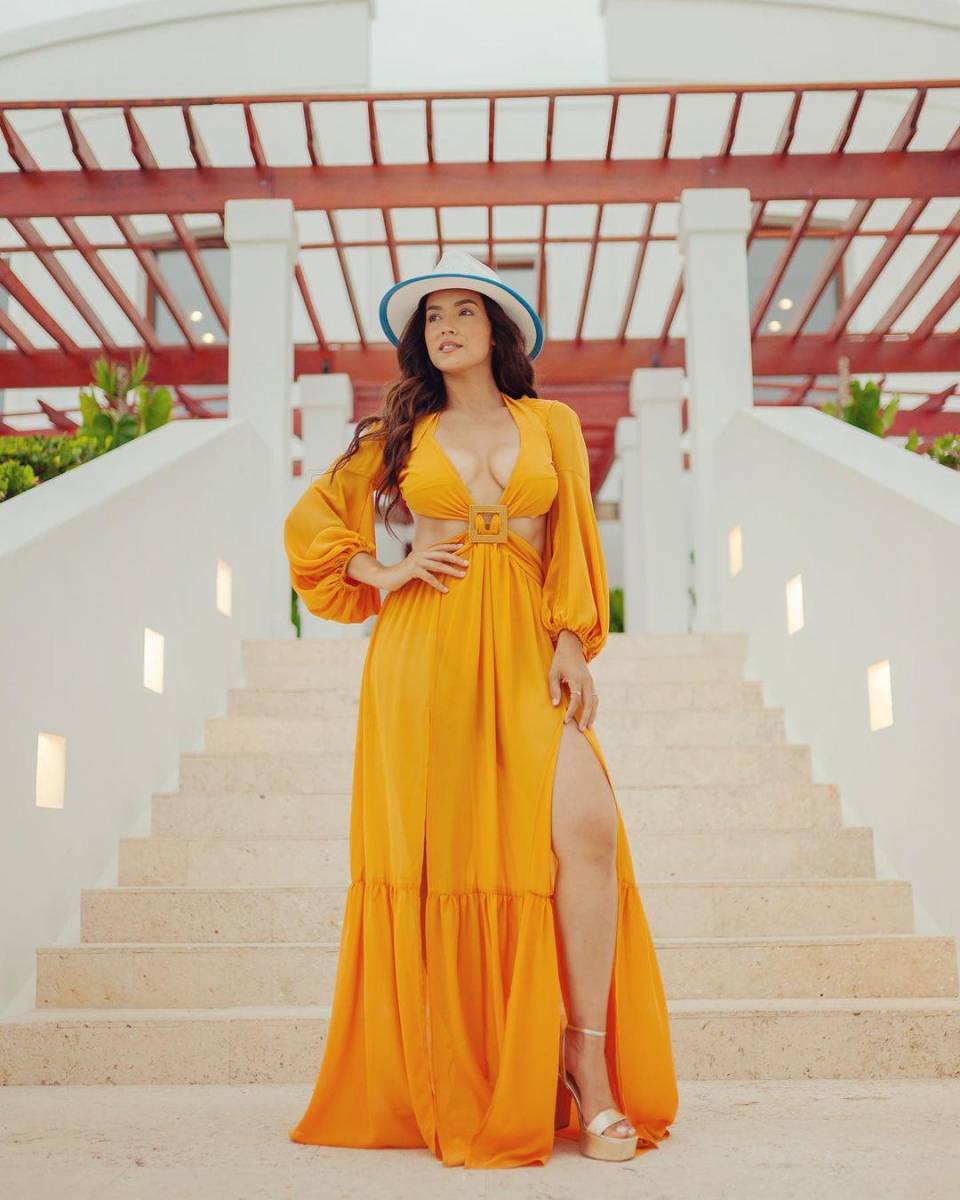 Yaritza Owen – Nuestra Belleza LatinaEn 2018 Honduras se vuelve a llevar el segundo lugar de la competencia con el encanto de la periodista Yaritza Owen. ¡Que orgullo! 