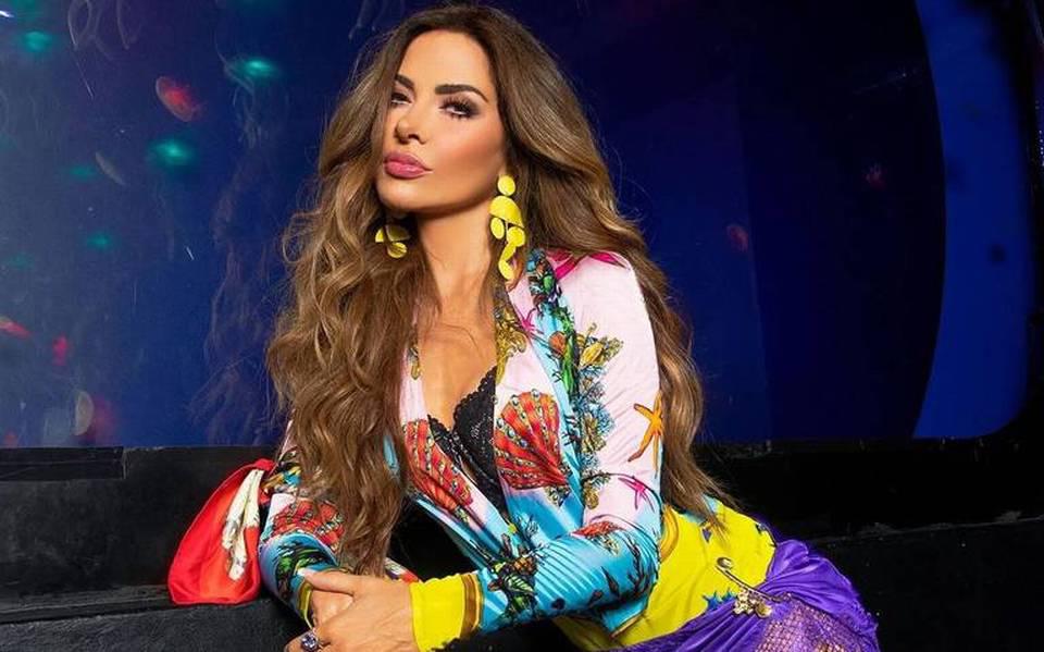 A pesar de que Gloria Trevi poseía una belleza natural, con el paso de los años la cantante se ha sometido a varios procedimientos estéticos que ahora son muy notables en su rostro, lo que responde claramente el por qué de su cambio físico.
