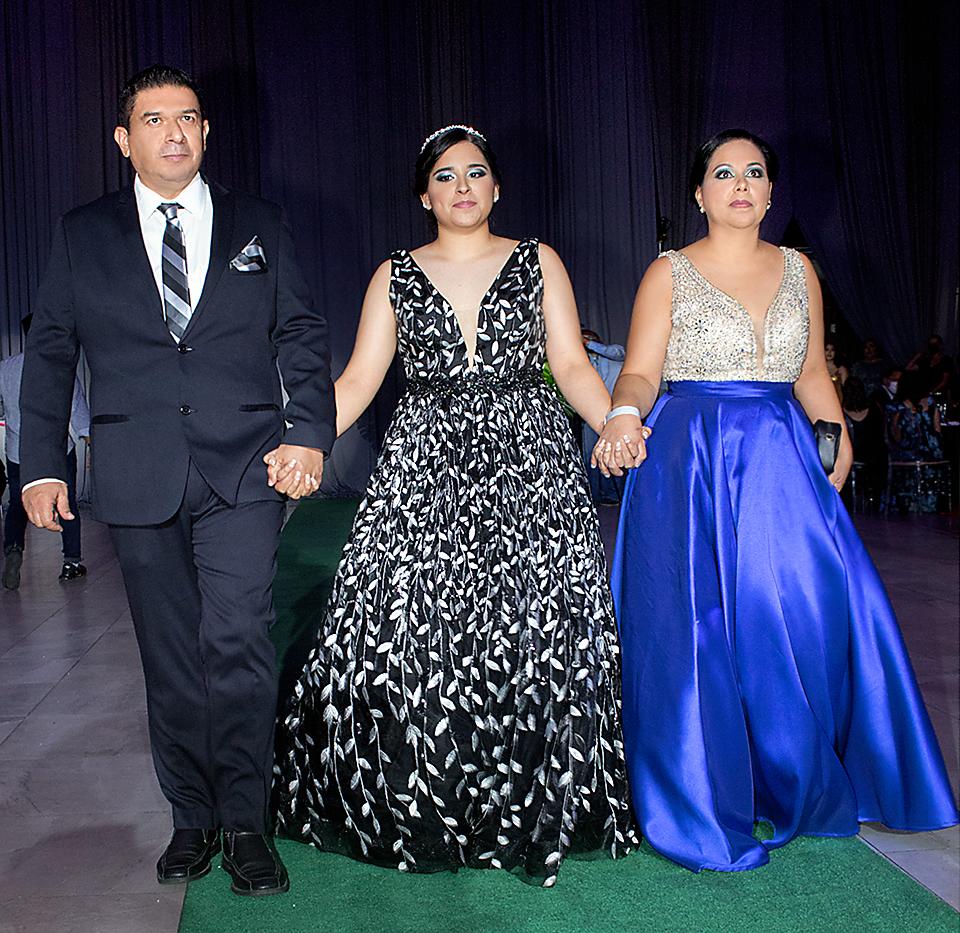 Josué, Andrea Marie y Nelly López.
