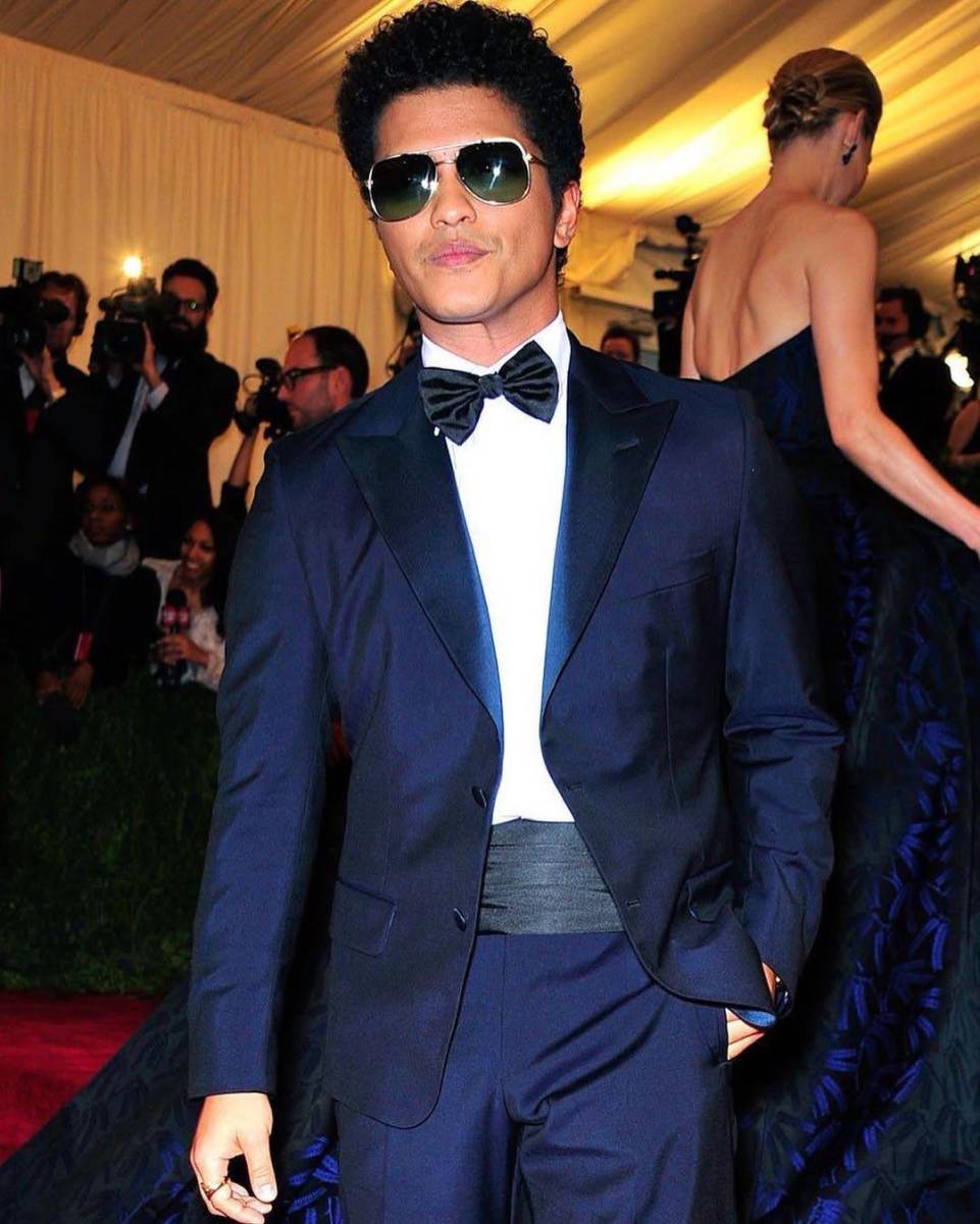 Bruno Mars.Estilo retro, groove y un savoir faire que lo convierte en uno de los hombres mejor vestidos del momento. Bruno traerá ritmo y sofisticación a la gala. 