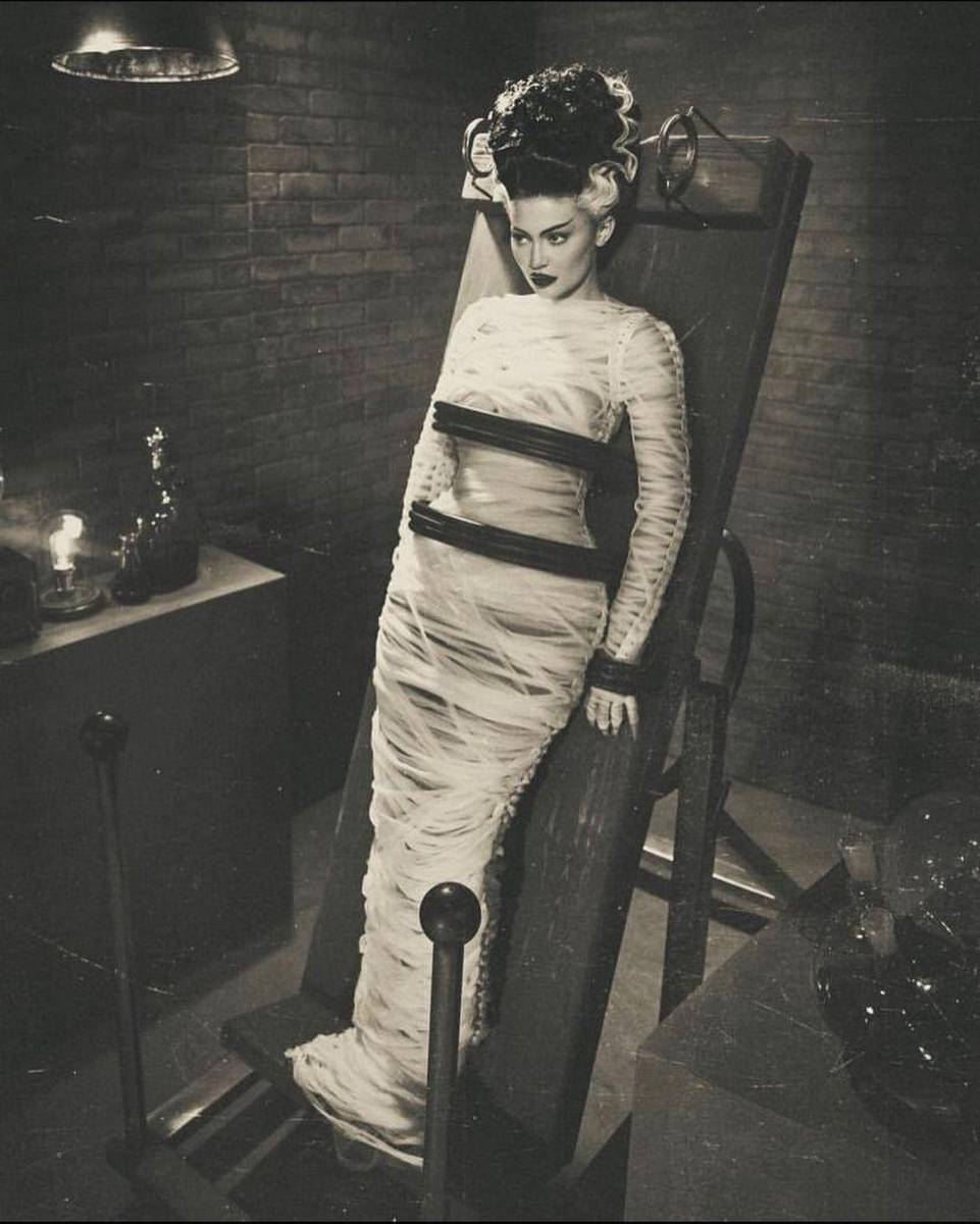 Kylie Jenner como la novia de Frankenstein usando Jean Paul Gaultier.