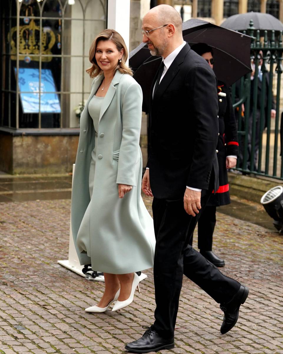 La primera dama de Ucrania Olena Zelenska y el primer ministro Denys Shmyhal