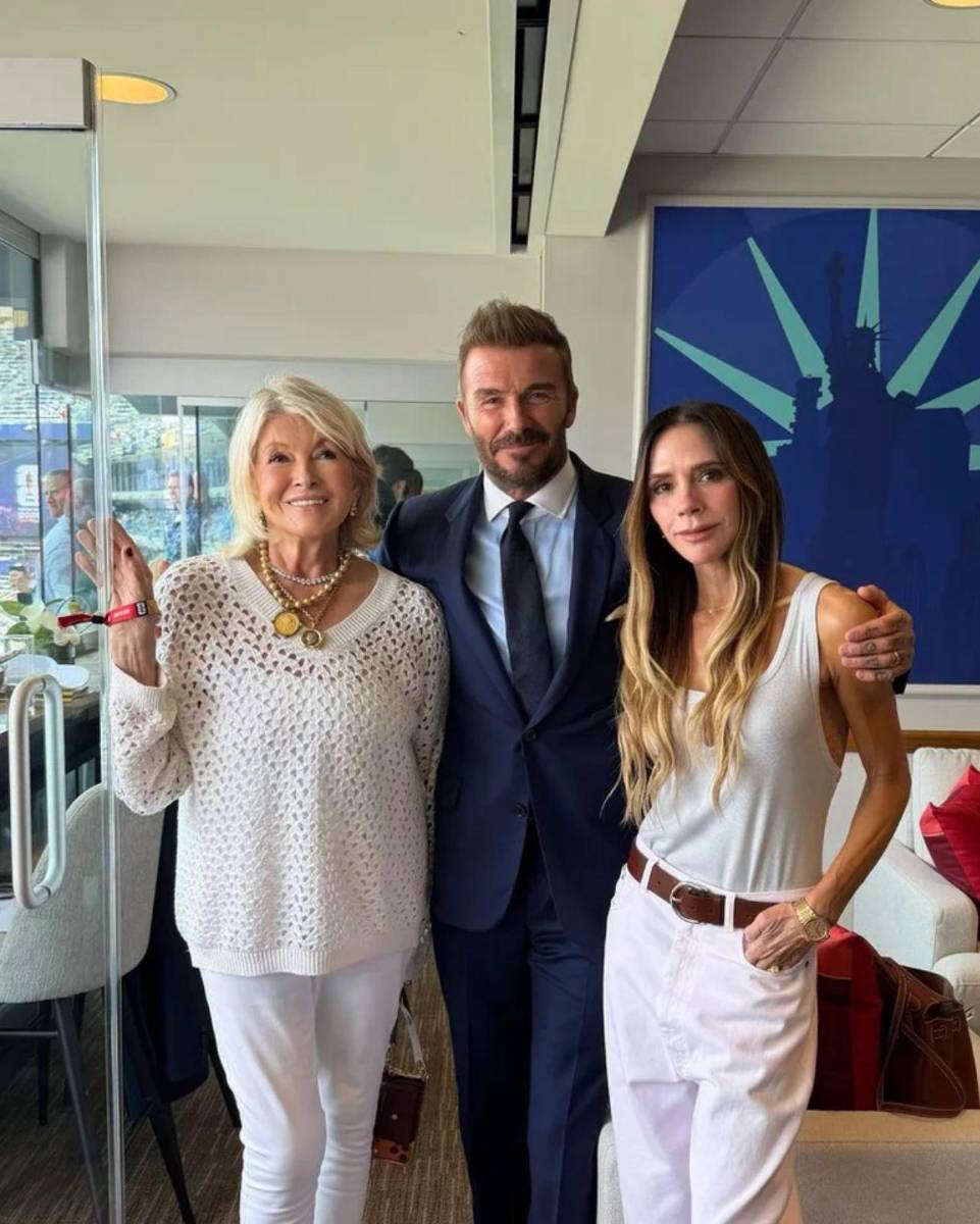 Martha Stewart junto David y Victoria Beckham.