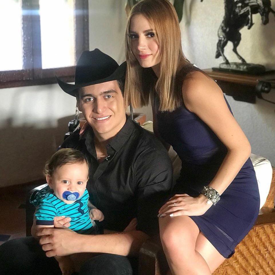 Julián Figueroa contrajo nupcias en 2017 con su pareja <b>Imelda Garza Tuñón</b>, con quien inició una relación en 2013 y a quién llamó, junto a su hijo, <i>su único gran amor</i>