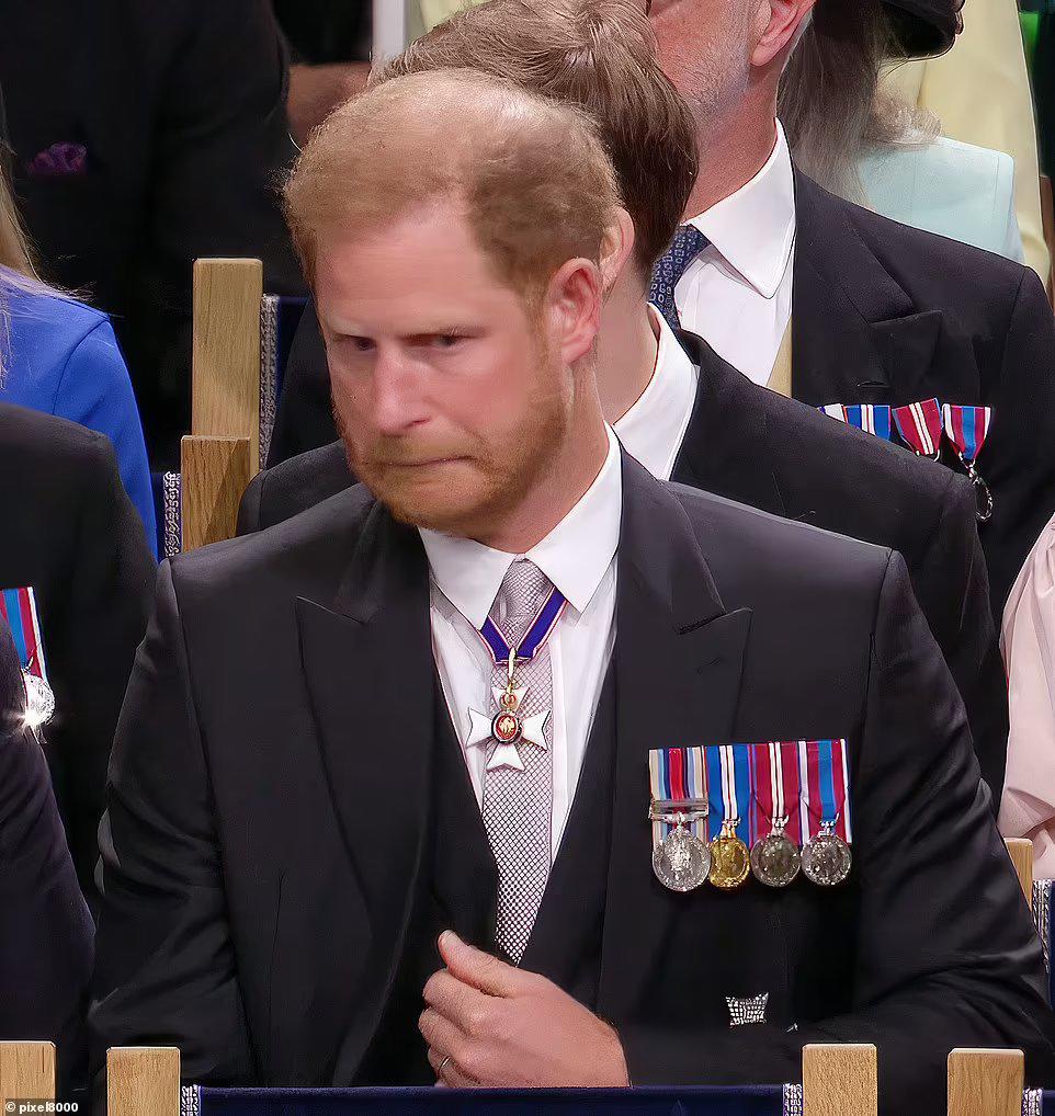 La soledad de Harry en la coronación del Rey Carlos III