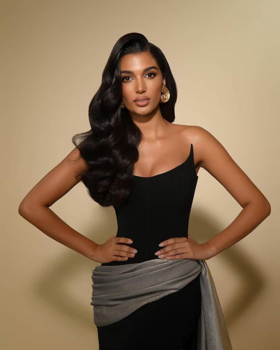 Celinee Santos Frías, de 24 años, ganó el título de Miss Universo República Dominicana 2024. Además de ser estudiante de Derecho en la Universidad del Caribe en Santo Domingo, Celinee tiene experiencia previa en concursos de belleza, representando a su país en Miss Intercontinental 2019 y Miss Internacional 2022.