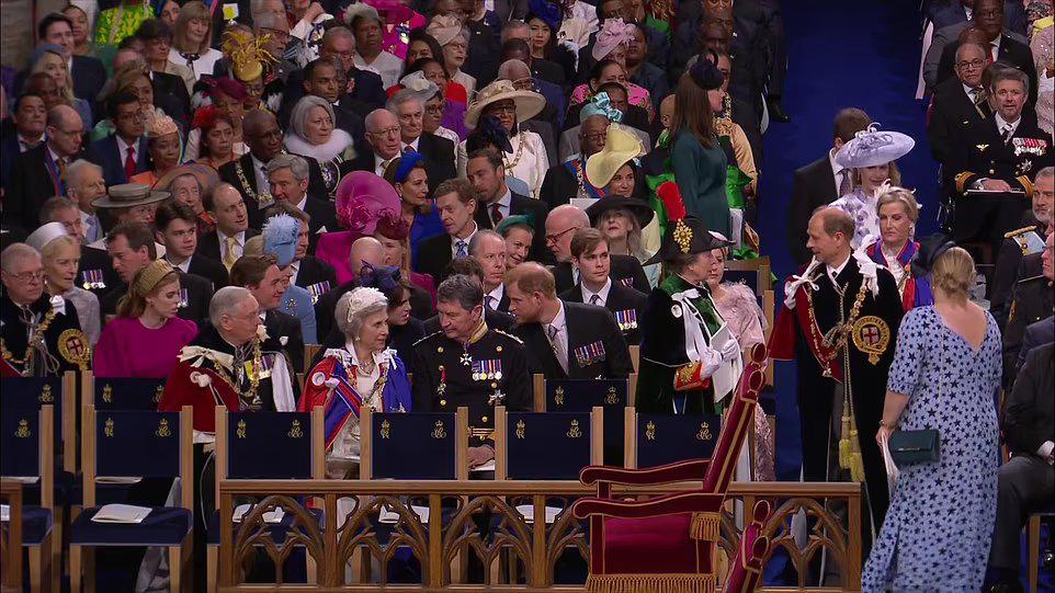 La soledad de Harry en la coronación del Rey Carlos III