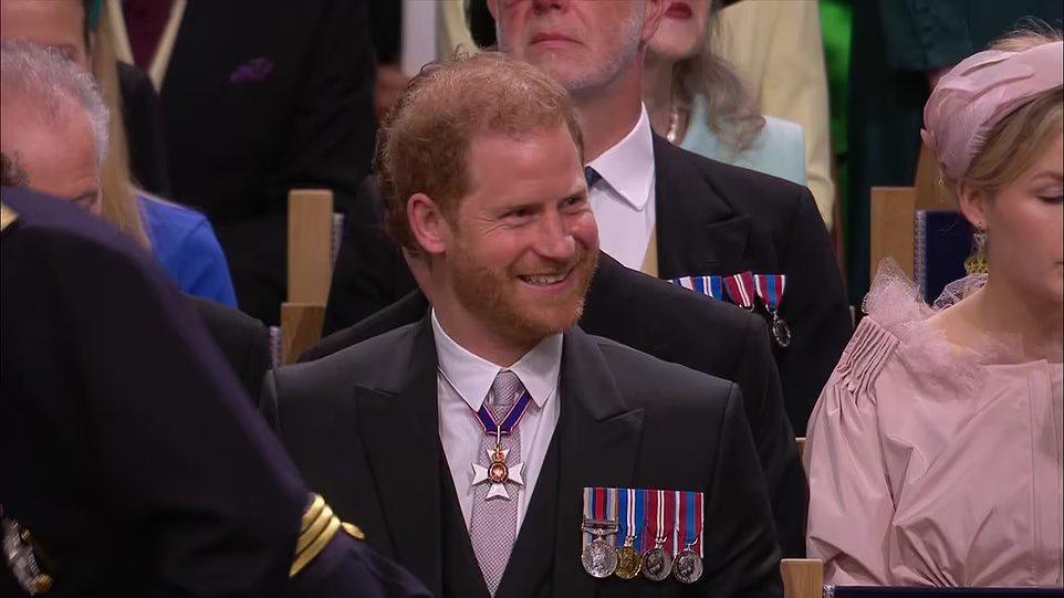 La soledad de Harry en la coronación del Rey Carlos III