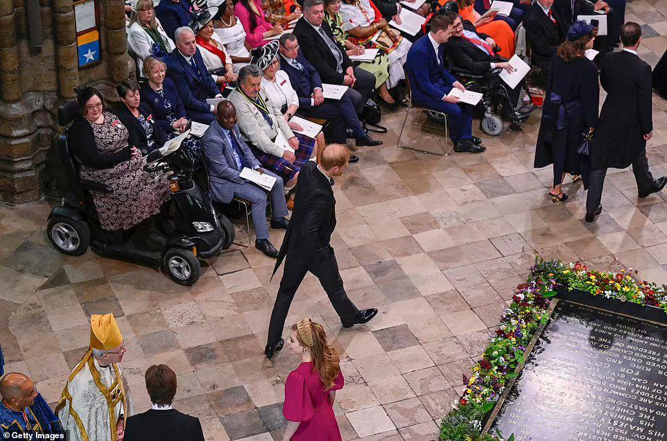 La soledad de Harry en la coronación del Rey Carlos III