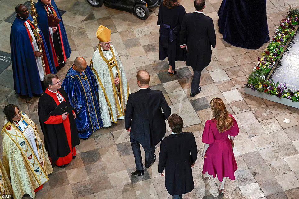 La soledad de Harry en la coronación del Rey Carlos III