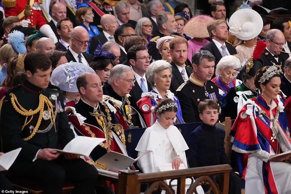 La soledad de Harry en la coronación del Rey Carlos III