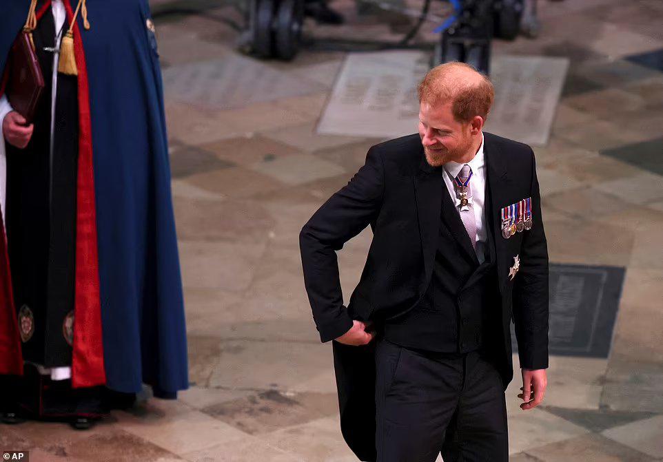 La soledad de Harry en la coronación del Rey Carlos III