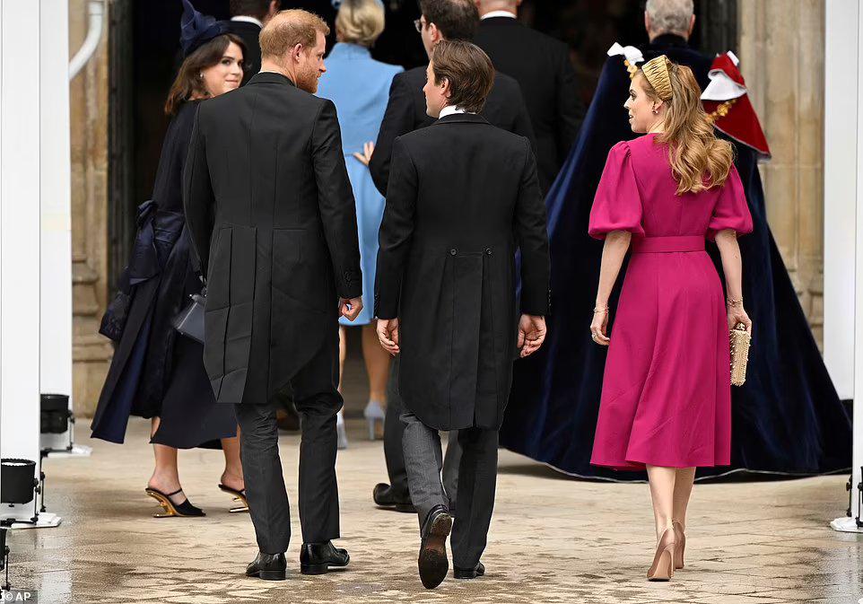 La soledad de Harry en la coronación del Rey Carlos III