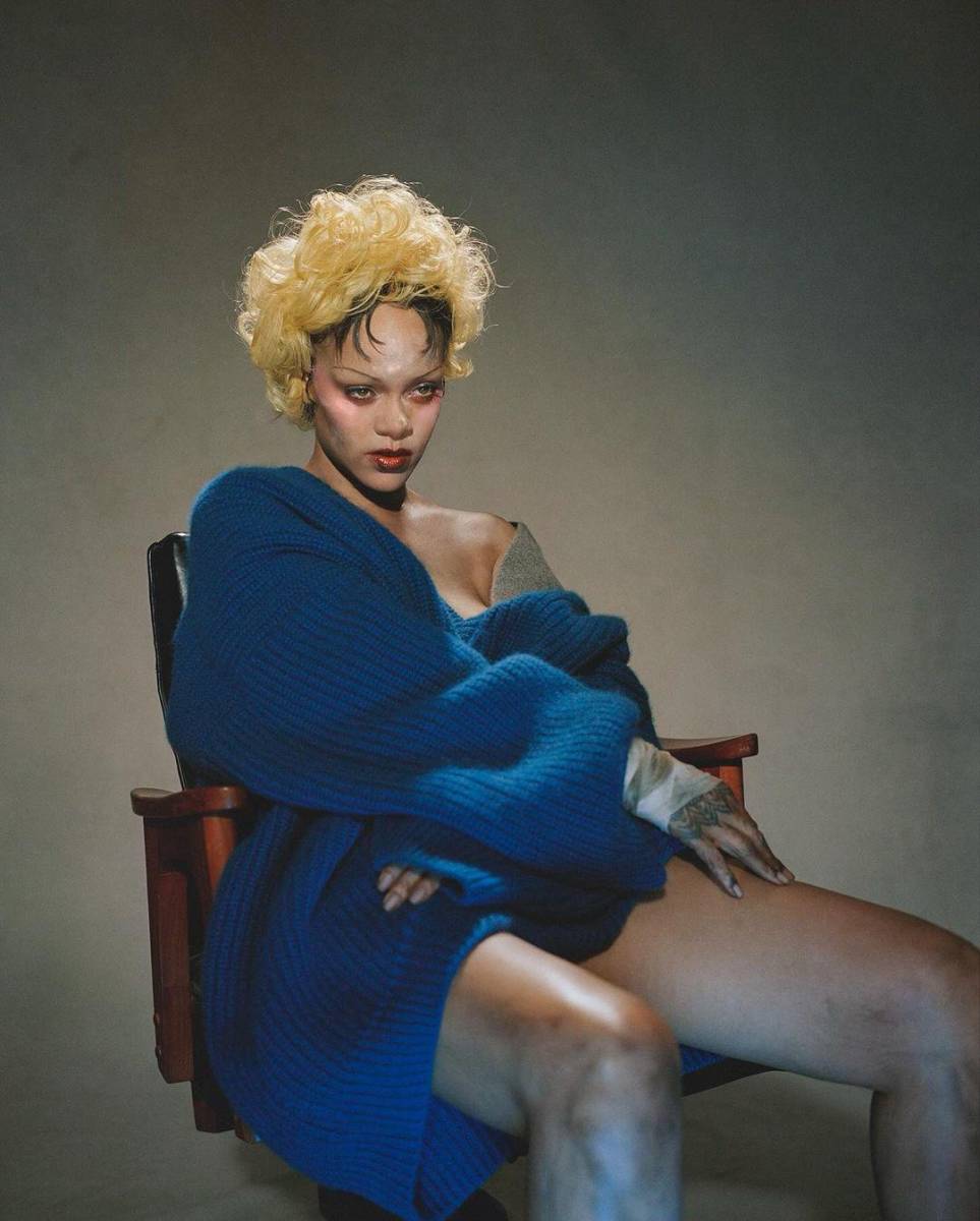 Rihanna también expresó que tiene numerosas ideas visuales para el proyecto, pero, sorprendentemente, aún no ha desarrollado completamente las canciones. Esta inversión en la estética antes que en la música es un cambio interesante en su proceso creativo habitual.