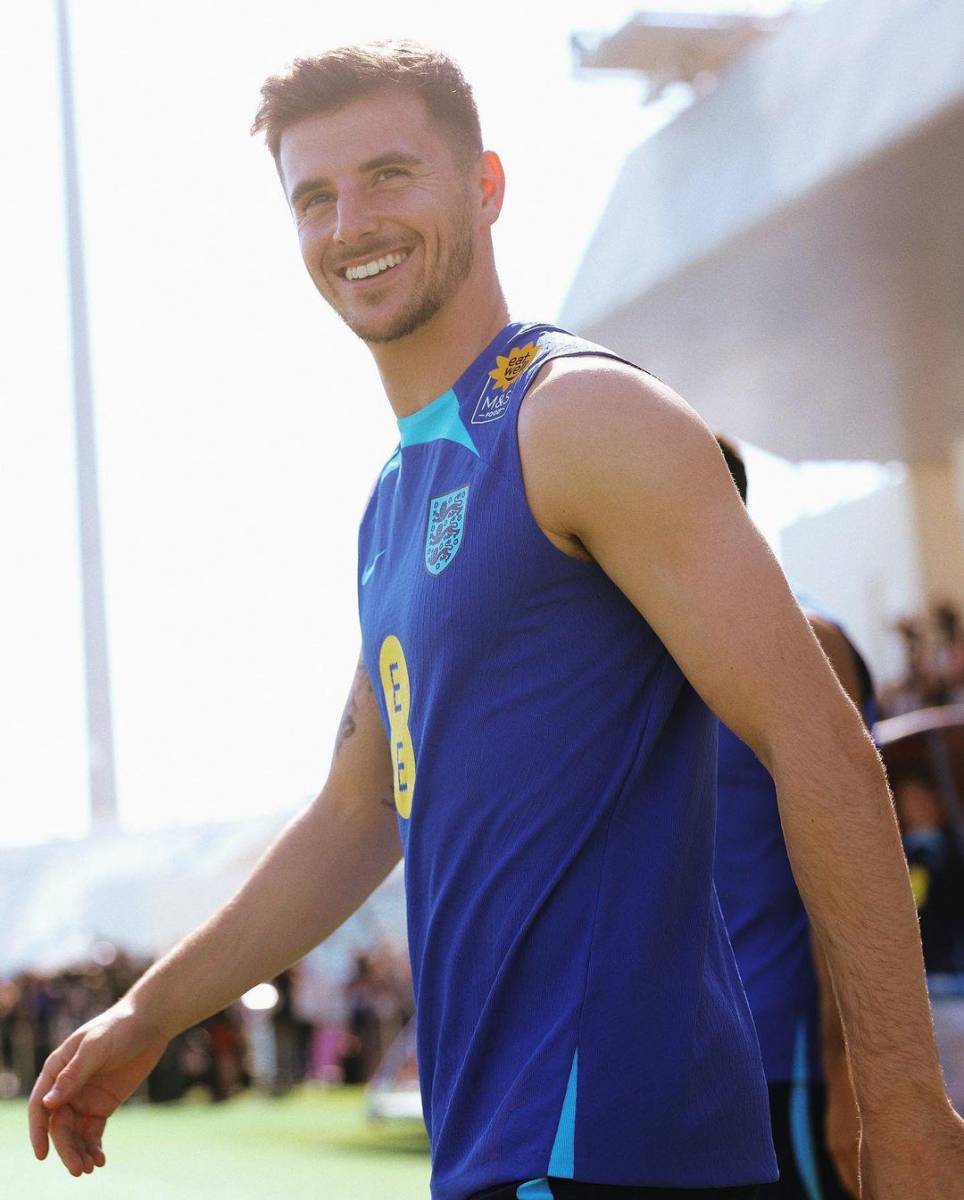 El inglés Mason Mount, que juega como centrocampista en el Chelsea F.C., tiene un fenomenal perfil y espectacular dote de belleza. Deléitate con su Instagram, @masonmount.