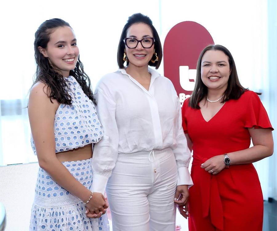 Banco Atlántida y The Violet celebran alianza con inauguración en Tegucigalpa