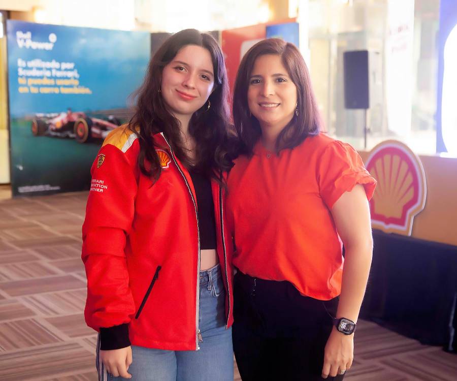 La emoción de la Fórmula 1 llegó a San Pedro Sula con Shell Watch the Race del Gran Premio de México 2025, celebrado en el Club Hondureño Árabe. El Salón Jordán se convirtió en un dinámico escenario estilo sala de cine, donde los asistentes disfrutaron la transmisión en vivo directamente desde la Ciudad de México.