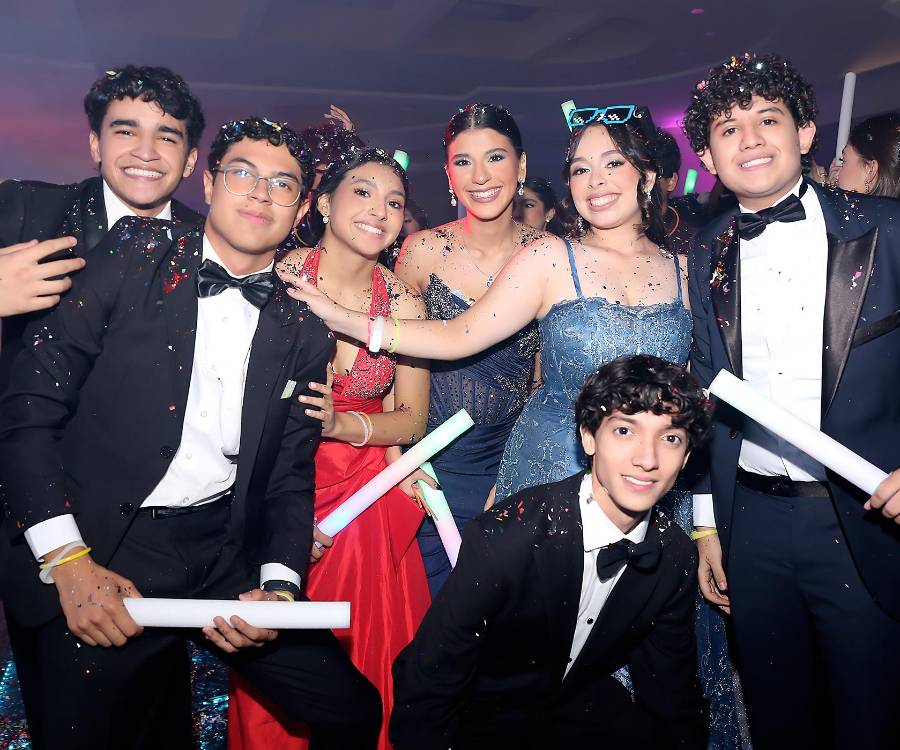 Los seniors 2026 del Liceo Franco Hondureño disfrutaron de su fiesta de graduación llena de música, baile y momentos que quedarán para siempre en sus corazones. Rodeados de sus seres queridos, celebraron el cierre de una importante etapa de sus vidas.