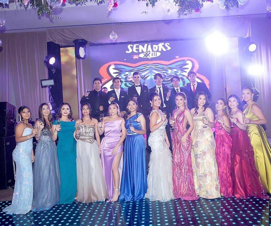 El encanto de la noche y la celebración de la gala de graduación fueron motivos más que suficientes para que la promoción 2023 de la Escuela Bilingüe Episcopal El Buen Pastor disfrutara de una noche inolvidable junto a sus padres e invitados que asistieron a la celebración.