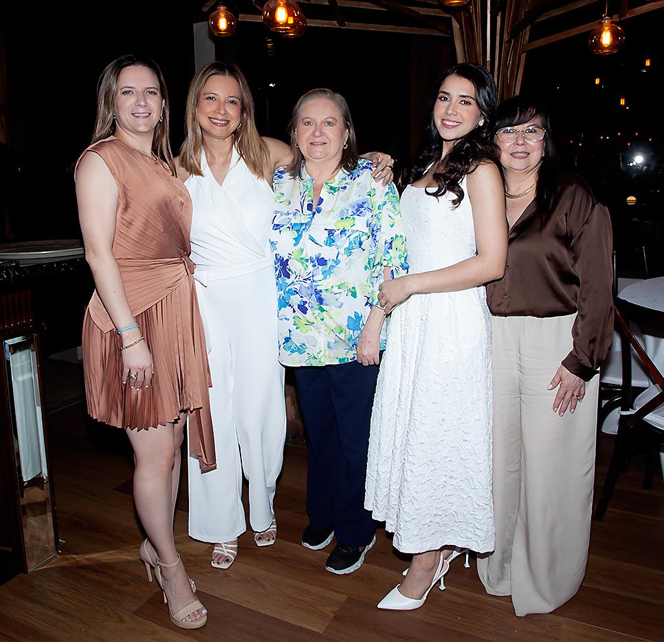 Gabriela Paz, Bessy Hernández, Ondina de Orellana, Giovanna Handal y Daisy de Handal