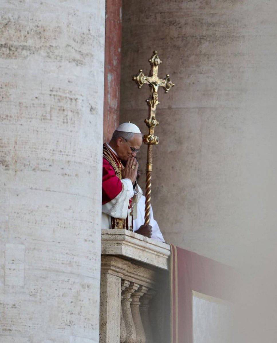 Ingresó a la Orden de San Agustín en 1977 y fue ordenado sacerdote en 1982. Su formación académica incluye estudios en matemáticas, filosofía y teología, y es políglota, dominando varios idiomas.