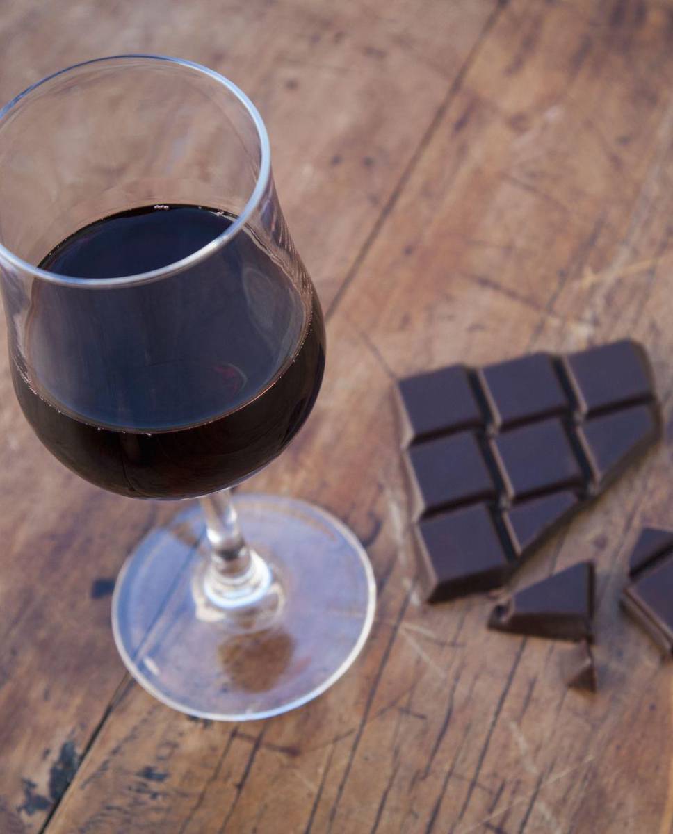 Degustación de chocolates y vinos: Ambos deliciosos por sí solos, ¡pero aún mejor juntos! Inventa tu propia combinación y no temas hacer pruebas diferentes con distintas categorías de chocolate y con variedades diferentes de vino.