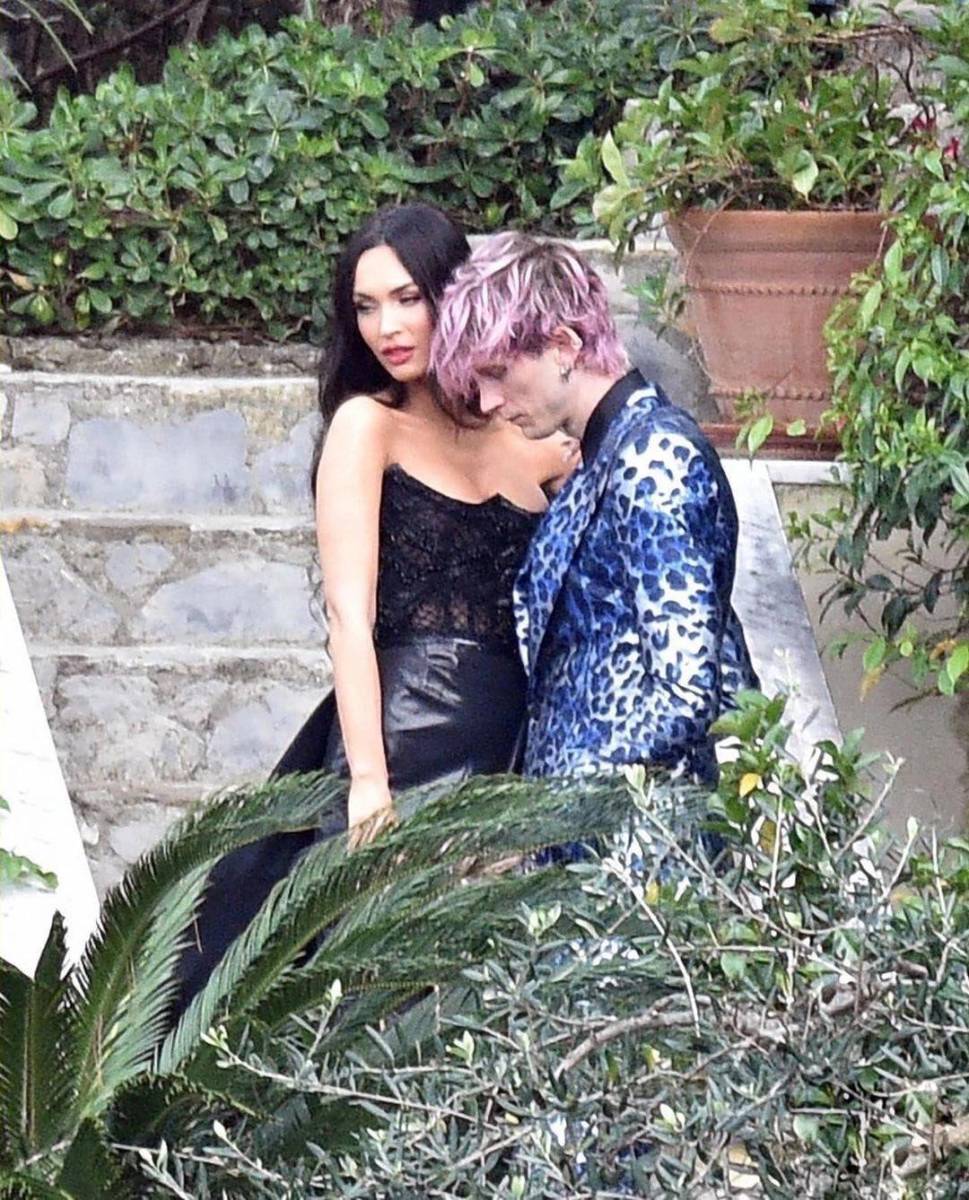 Megan Fox y Machine Gun Kelly también fueron invitados. 
