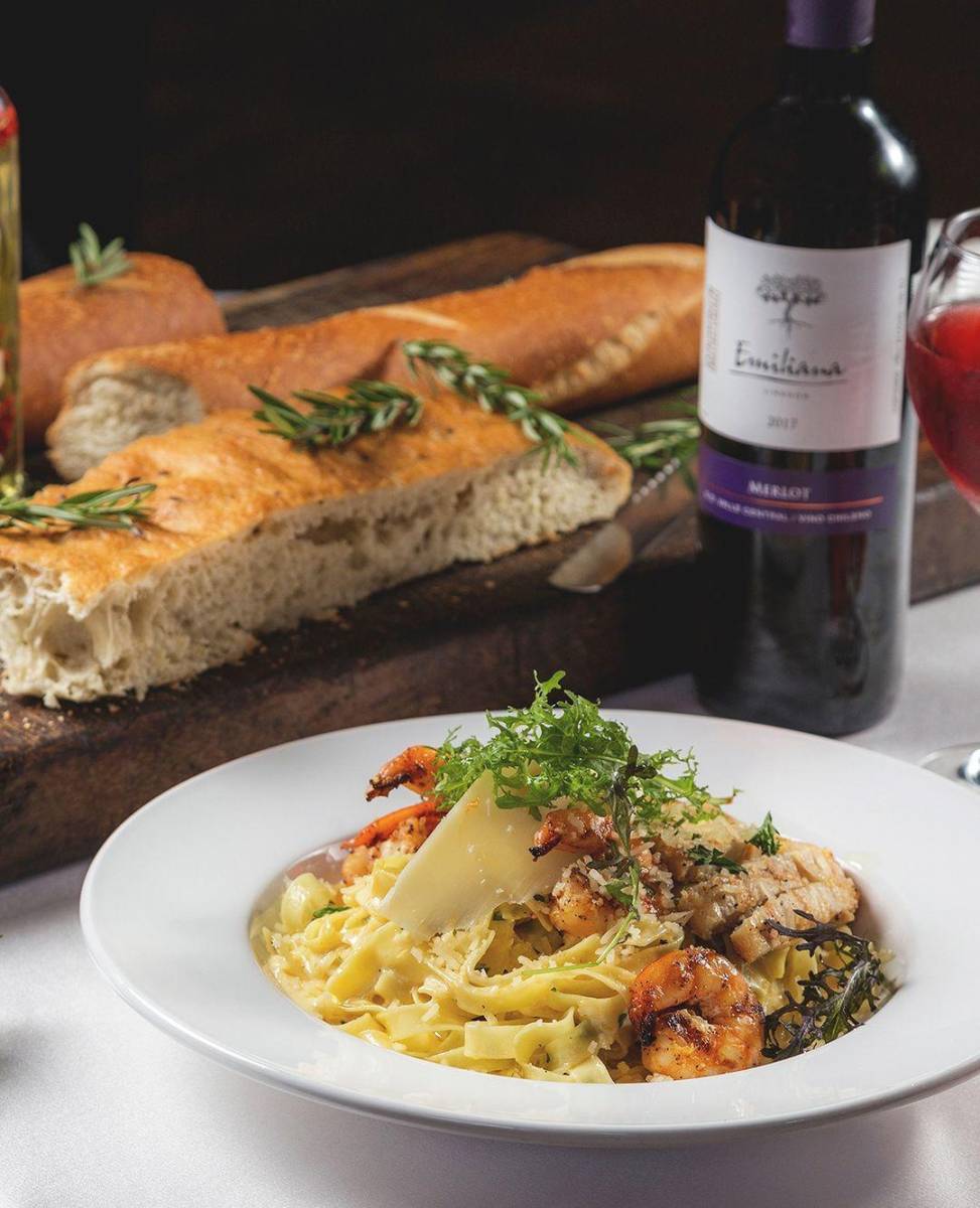 El <b>Restaurante 4 Estaciones</b> nos sorprende con un amplio y renovado menú con especialidad de pizzas artesanales y pastas hechas en casa. Antipastos, platos fuertes y postres de inspiración en la gastronomía mediterránea completan este nuevo concepto. En el Hotel Clarion de Tegucigalpa.