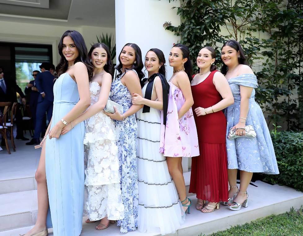 La Generación 2026 de la Escuela Americana de Tegucigalpa celebró su Senior Lunch en una tarde especial, marcada por la elegancia, la alegría y buena compañía. Entre sonrisas, conversaciones y un ambiente cálido y agradable, los estudiantes compartieron momentos que reflejan los lazos que se forjaron a lo largo de los años.
