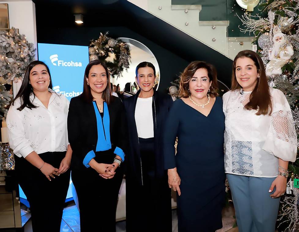 Daphne Ordoñez, Fabiola Mártinez, Marcela Zacapa, Marcela Facussé y Larissa Faraj