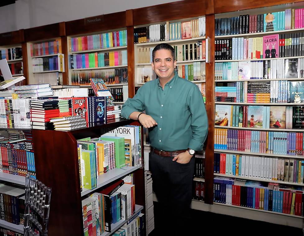 Sus libros favoritos, los best sellers del momento, la evolución de los escritores hondureños...conversamos con Alex Díaz del Valle, gerente general de Metromedia, quien vive y disfruta al máximo el mundo de la literatura