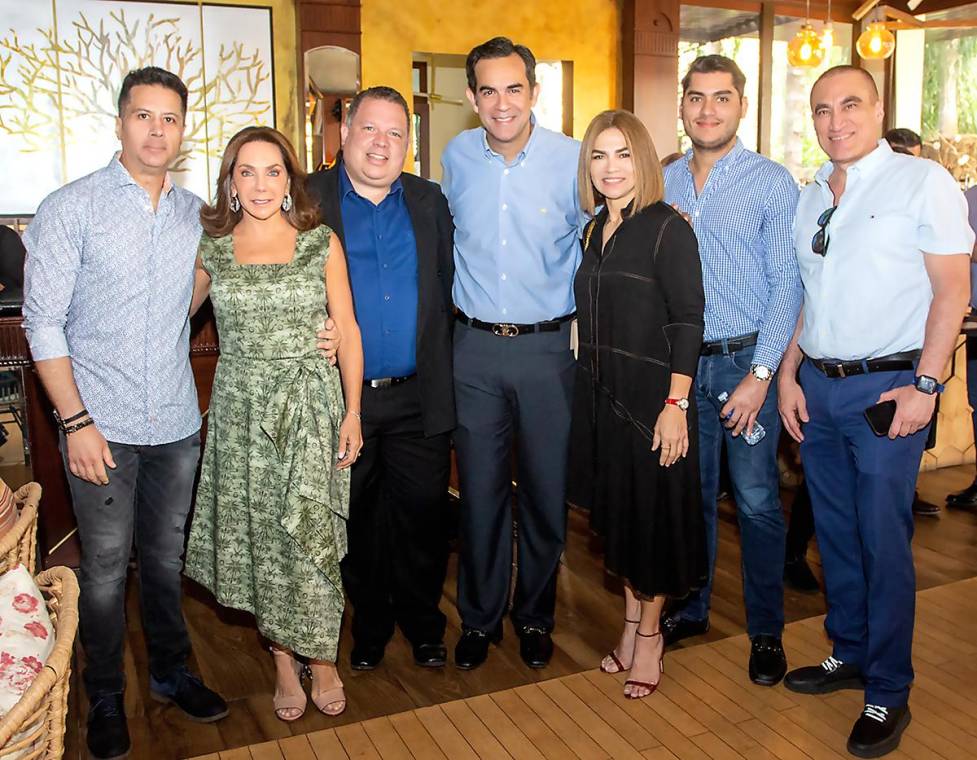 Juan Diego Canahuati, Sandra Canahuati, Harold Diaga, gerente de alimentos y bebidas Club Árabe, Rubén Alemán, gerente ejecutivo del Club Hondureño Árabe, Azucena Trochez, Luis Enamorado y Vicente Cantillano.