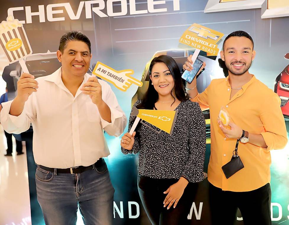 José Alvarenga, Elisa Rendon y Axel Vásquez.