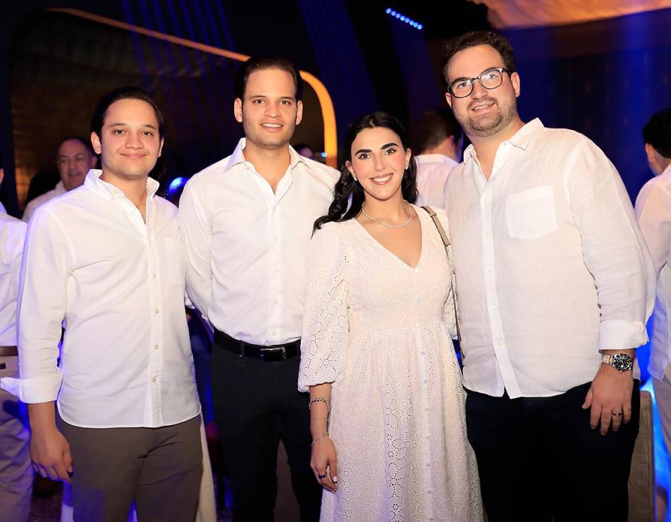 <b>El humo del buen gusto flotó sobre Tegucigalpa durante una noche reservada solo para unos cuantos.</b>En un ambiente privado, elegante y cargado de tradición, Ficohsa reunió a sus clientes más exclusivos para celebrar el arte del cigarro premium durante la esperada <i>White Party Cigar Night</i>. El escenario fue GAIS Club, que se transformó en el punto de encuentro perfecto para una velada donde la sofisticación y la camaradería fueron el hilo conductor.