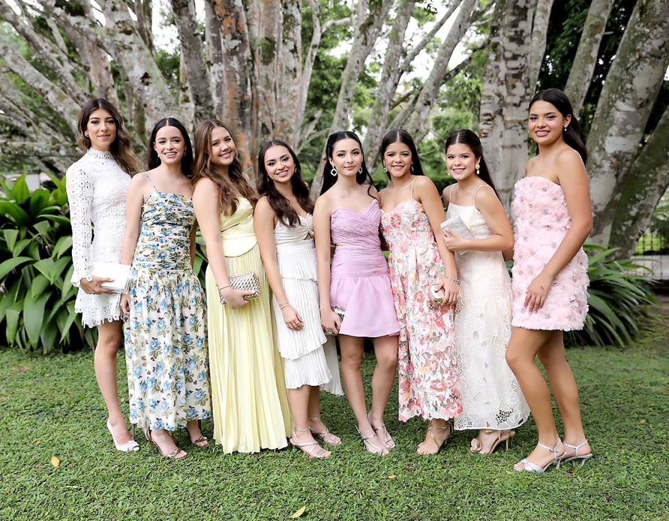 En un ambiente lleno de entusiasmo, la generación 2025 de la Escuela Americana de Tegucigalpa se reunió en Villa Serena para celebrar su Senior Breakfast, marcando el inicio de su último año escolar. Los estudiantes disfrutaron de una mañana inolvidable, llena de risas y camaradería, mientras compartían anécdotas y recuerdos de los años que han pasado juntos.