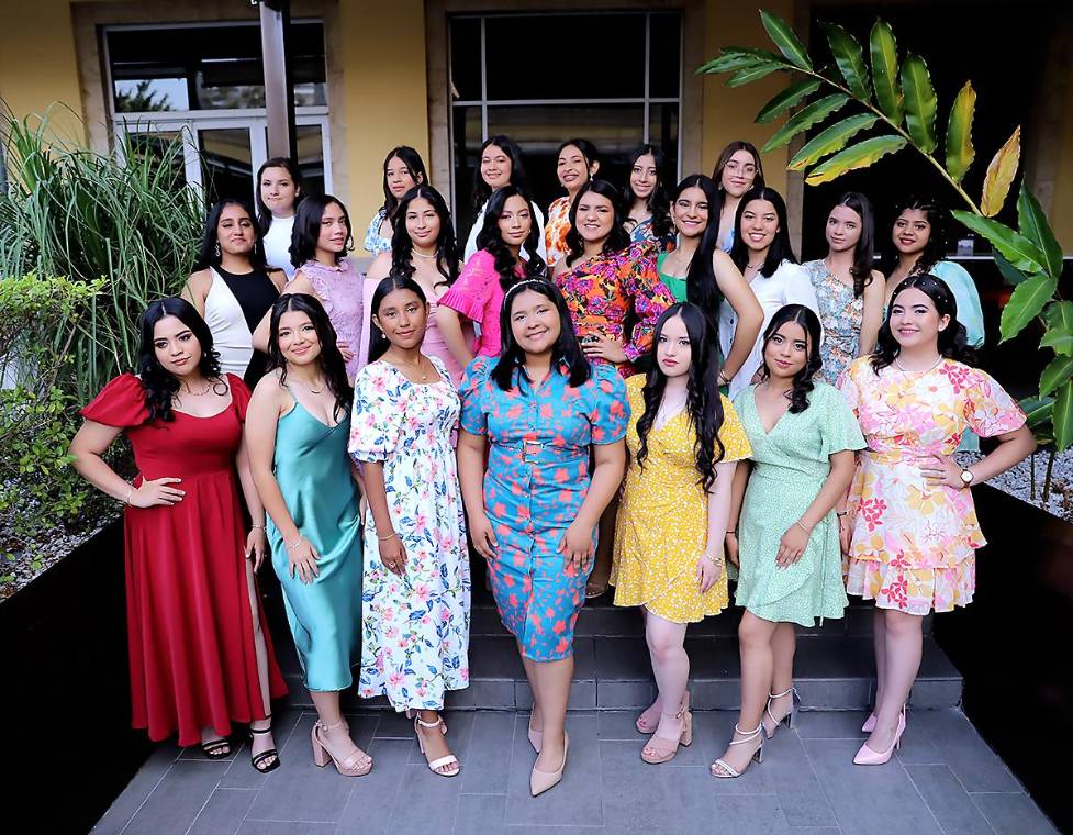 Una mañana inolvidable vivieron los 53 seniors de la England School, quienes llegaron a las instalaciones del hotel Intercontinental para celebrar con emoción su primera reunión de despedida.