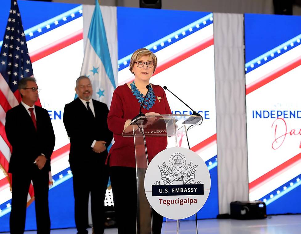 La embajadora Laura Dogu