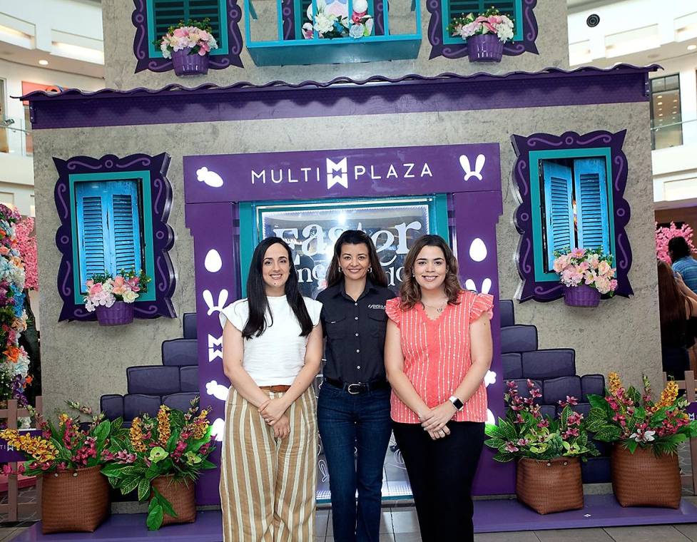 Claudette Kattán, Jefe de Mercadeo Multiplaza San Pedro Sula; Patricia Wilson, gerente de mercadeo Aguazul y Sarah Zepeda, subgerente de mercadeo regional de BAC Honduras