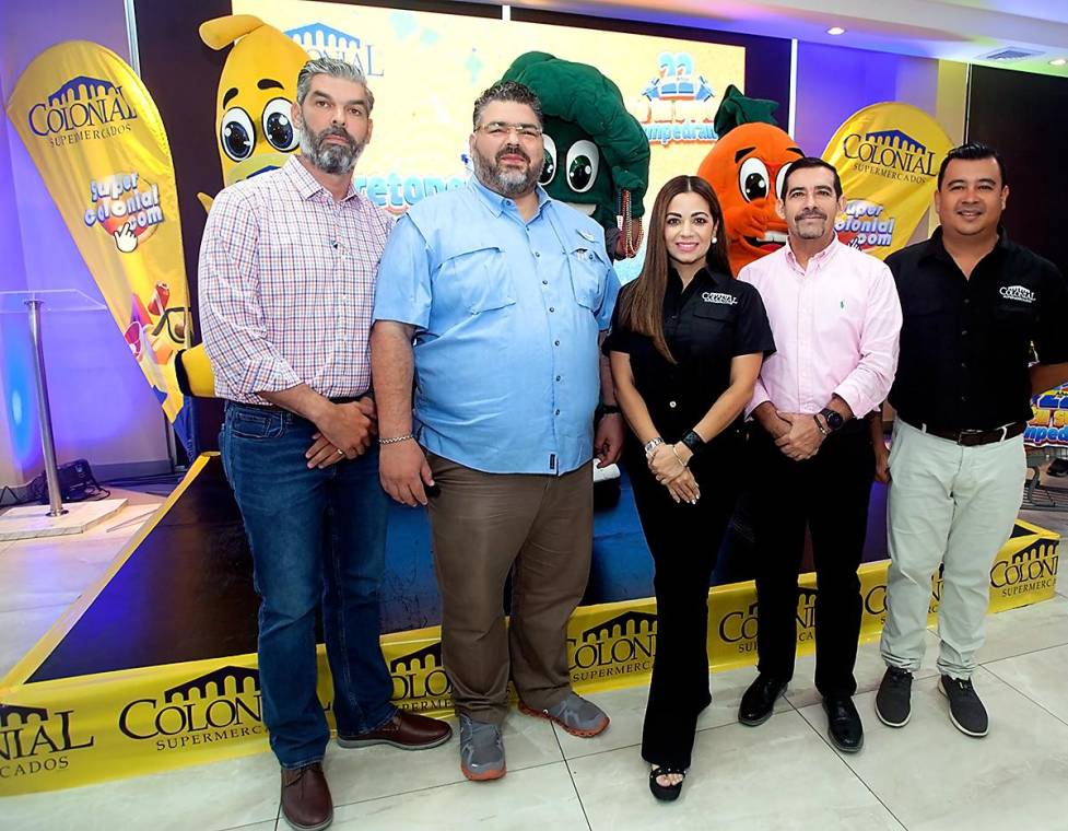 El staff de Supermercados Colonial está integrado por Jorge Quintana, gerente de operaciones, Fernando Quintana, gerente general, Andrea Díaz, Alexis Reyes, gerente de operaciones, y Frank Pereira, gerente de mercadeo y comunicaciones.