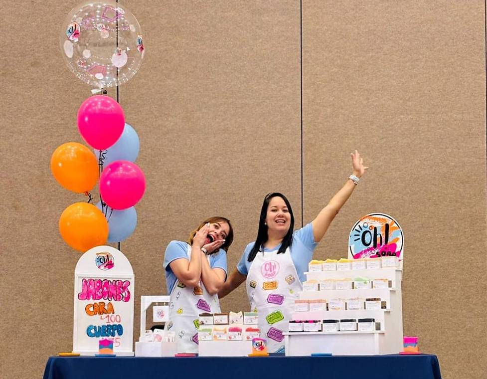 Los productos Oh! Soap, firma hondureña creada por Valerie y Alu Peña, reflejan una filosofía clara: la belleza y la salud de la piel no deberían ser un lujo, sino un derecho al alcance de todos.