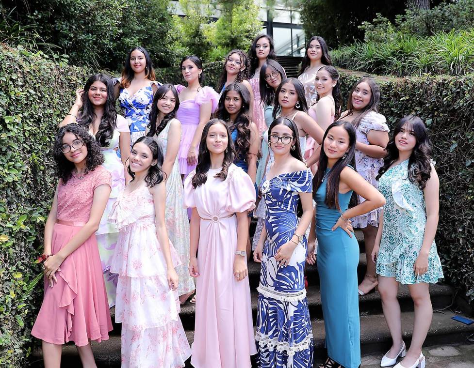Con atuendos elegantes y con gran entusiasmo, la generación 2025 de Intercontinental School celebró su esperado senior brunch en el restaurante La Cumbre, en Tegucigalpa. El evento fue una ocasión especial llena de risas, brindis y momentos inolvidables entre compañeros, disfrutando de la hermosa vista de la ciudad mientras compartían sus últimas vivencias como estudiantes antes de cerrar este capítulo tan importante de sus vidas.