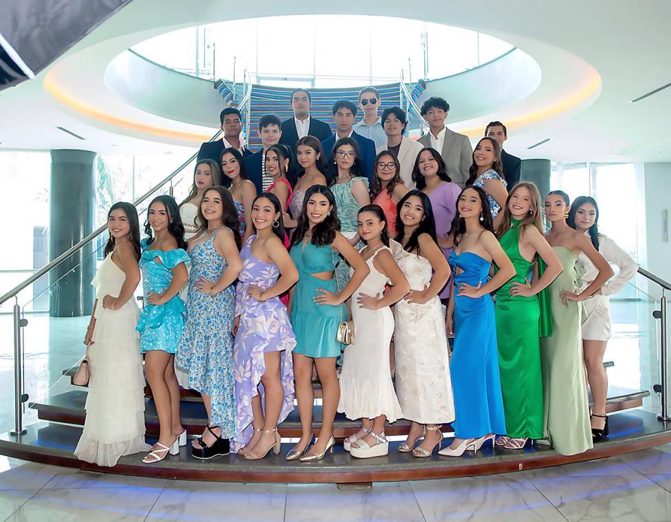 <b>La generación 2024 de la Western International School</b>Los Seniors se reunieron en el salón emperador X el Copantl Convention Center para compartir durante un brunch y estrechar así lazos de amistad y compañerismo. El encuentro fue ofrecido por la sociedad e pares e familia, quienes se mostraron muy contentos, porque dentro de pocos meses sus hijos se recibirán como Bachilleres Bilingües en Ciencias y Humanidaes.