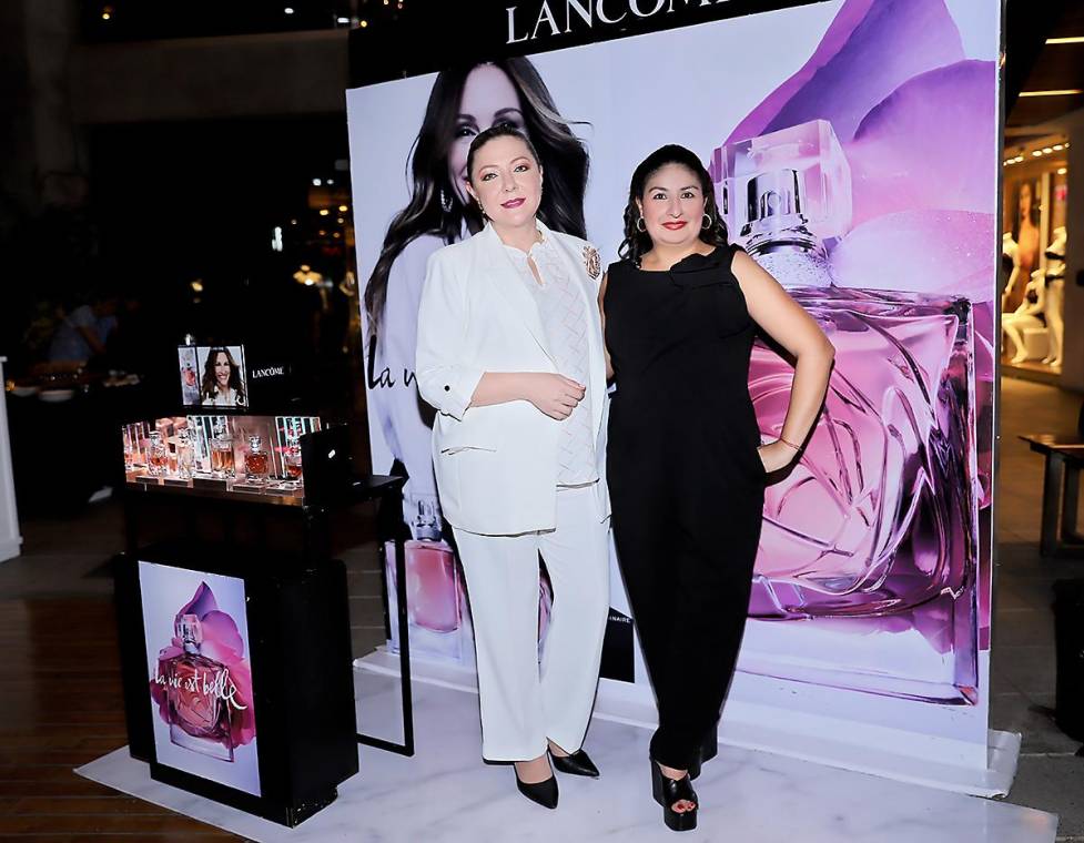 Adriana Segura, Skin Expert International de Lancome y Rebeca Chacón, Brand Manager de la marca francesa en Honduras, fueron anfitrionas de <i>Dale Amor a tu Piel</i>, evento realizado en La Galería en Tegucigalpa. Segura dirigió paso a paso una master class en la que un grupo de invitadas conoció los secretos del ritual beauty con los productos