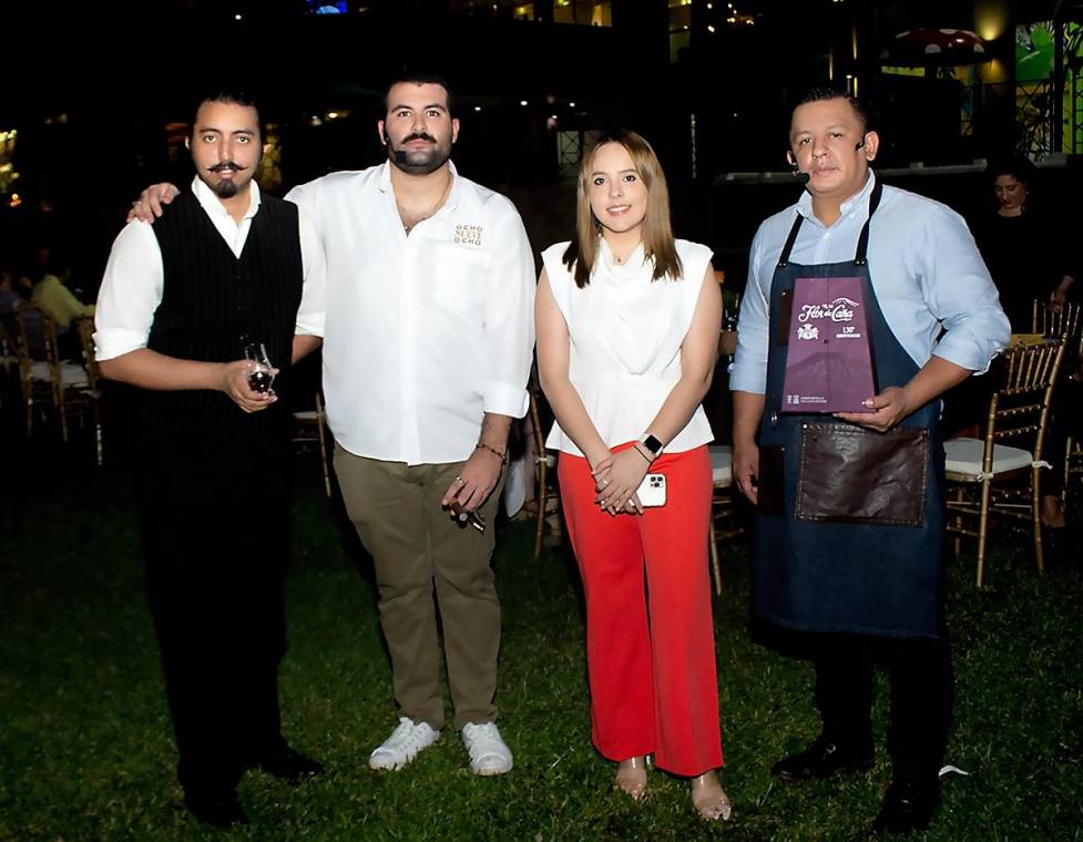 Heber Carbajal, mixólogo de Ron Flor de Caña; Jacobo Waincier, propietario, Ocho Nueve Ocho; Keren Cabrera, Brand Developer, Ron Flor de Caña; y Samuel Castillo, mixólogo de Ron Flor de Caña