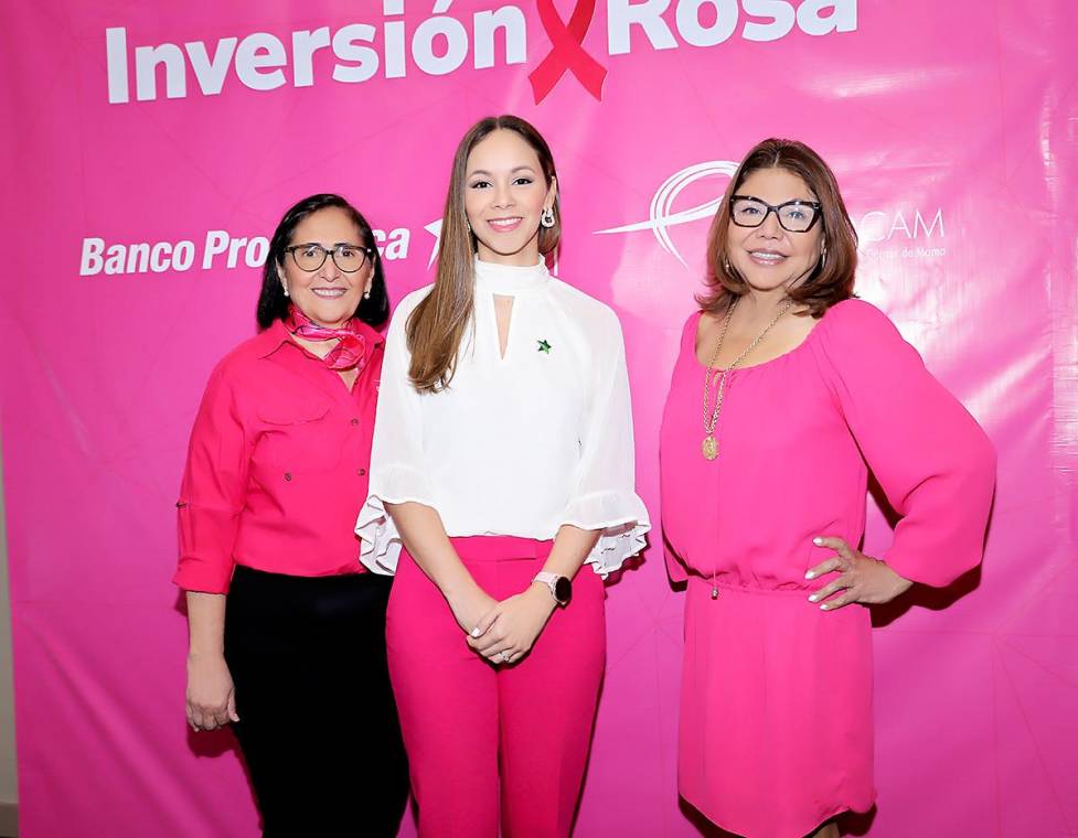 En el marco del mes de Sensibilización sobre el Cáncer de Mama, la institución financiera reafirma su compromiso con la salud y el bienestar de las mujeres hondureñas a través de su nueva campaña Inversión Rosa. En la foto: Rosemonde Abedrabbo, Nelly Morales y Laura Simón.
