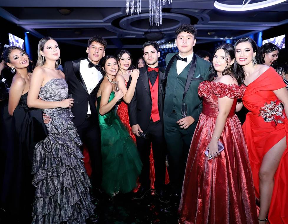 Los seniors 2024 de DelCampo School celebraron su prom night en una velada llena de magia, risas y recuerdos inolvidables. Fue una noche para conmemorar el cierre de una etapa y dar la bienvenida a un brillante futuro que les espera.